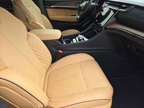 Certified 2025 Jeep Grand Cherokee L Summit image 16