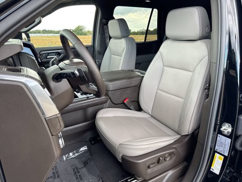 Used 2025 GMC Yukon Elevation w/ Technology Package AWD/4WD image 11