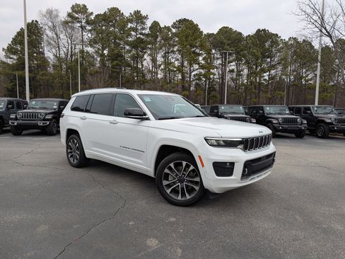 Certified 2021 Jeep Grand Cherokee L Overland w/ Luxury Tech Group IV image 3