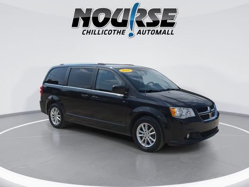Used 2018 Dodge Grand Caravan SXT FWD image 2