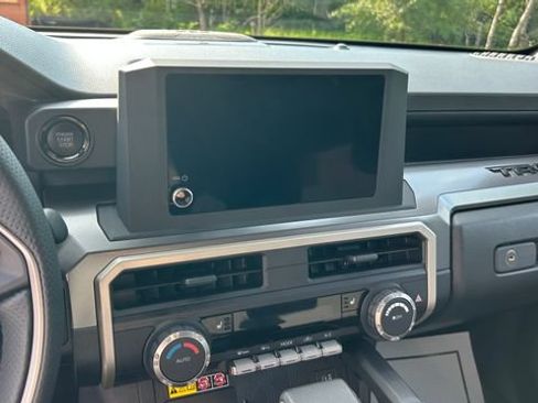 Used 2025 Toyota Tacoma SR5 w/ SR5 Upgrade Package AWD/4WD image 22