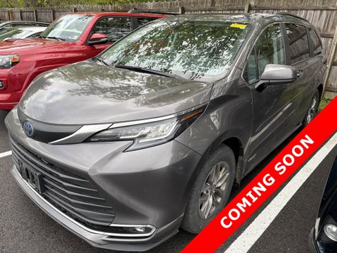 Used 2021 Toyota Sienna XLE w/ XLE Plus Package AWD/4WD image 1