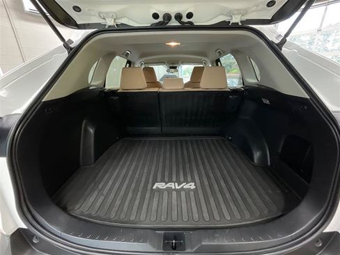 Used 2021 Toyota RAV4 LE FWD image 22