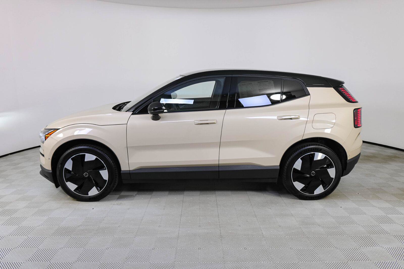 Used 2026 Volvo EX30 Ultra w/ Protection Package AWD/4WD image 2