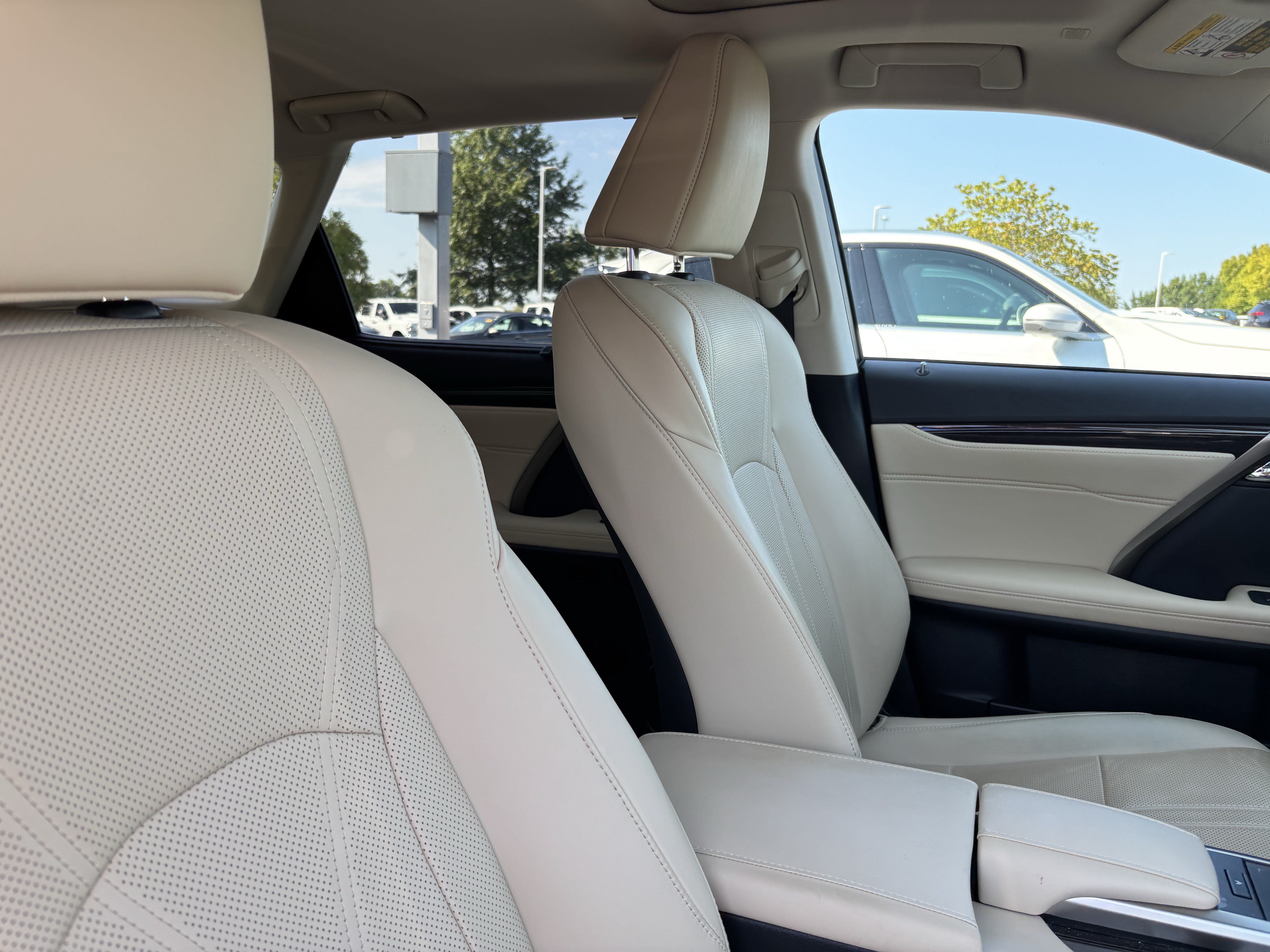 Used 2022 Lexus RX 350L Luxury w/ Accessory Package (Z1) FWD image 34