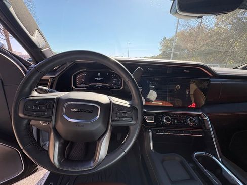 Used 2024 GMC Sierra 2500 Denali Ultimate image 7