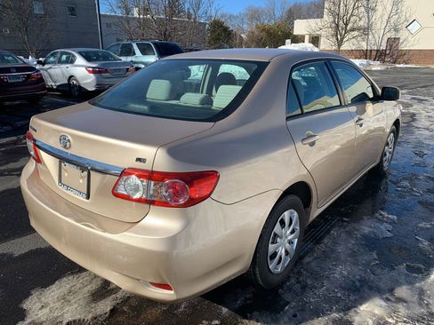 Used 2011 Toyota Corolla LE image 3