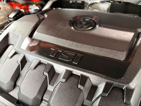 Used 2018 Volkswagen Tiguan S FWD image 31