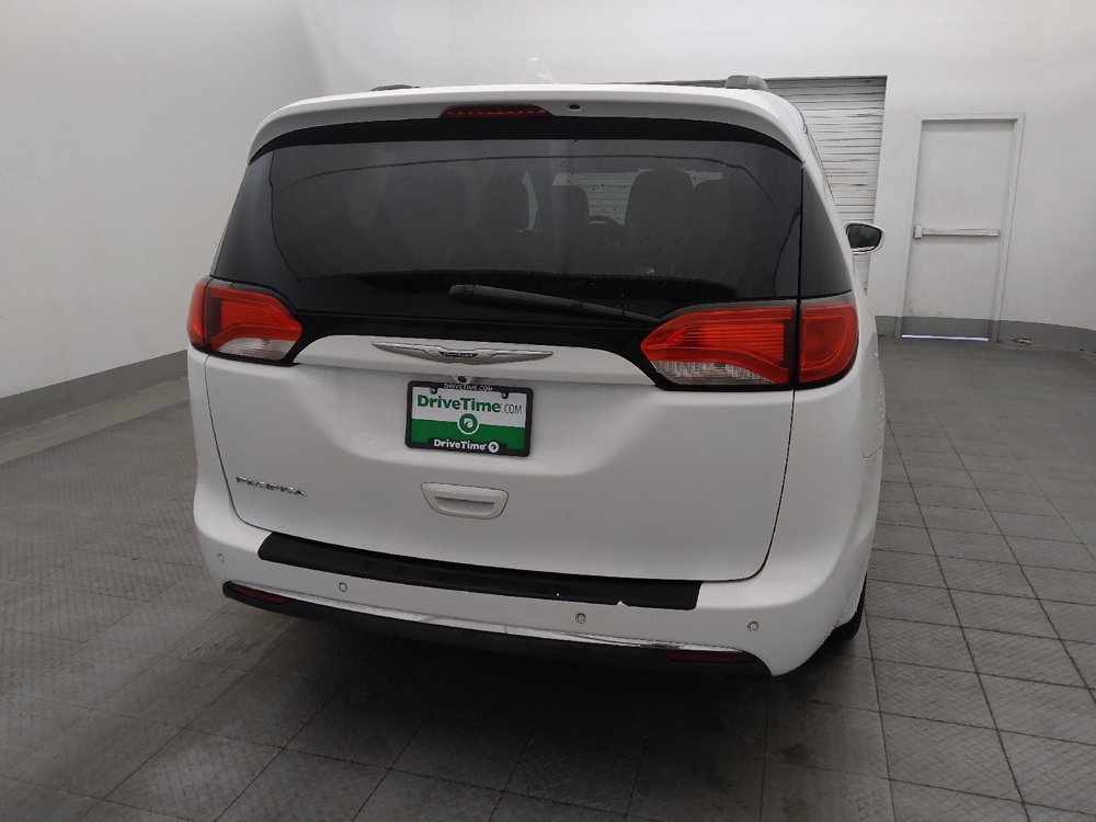 Used 2017 Chrysler Pacifica Touring-L FWD image 7