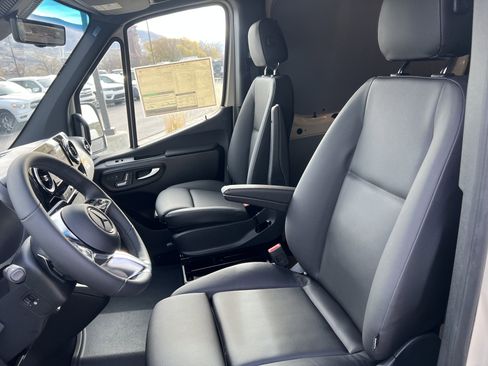 New 2025 Mercedes-Benz Sprinter 2500 image 14