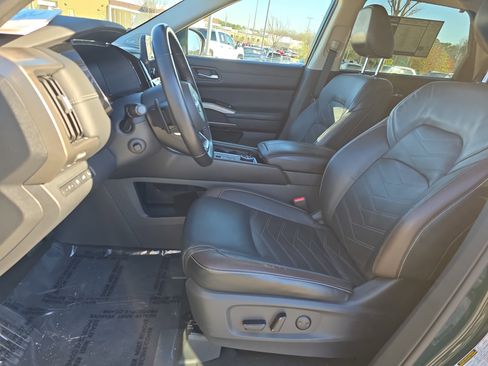 Used 2022 Nissan Pathfinder Platinum w/ Cargo Package image 15