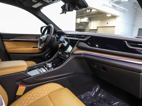 Used 2022 Jeep Grand Cherokee Summit w/ Adv Protech Group IV image 29