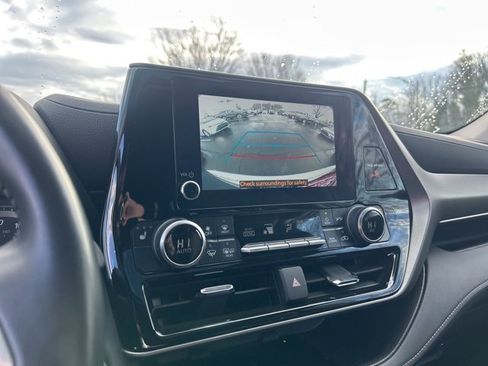 Used 2024 Toyota Highlander XLE image 26