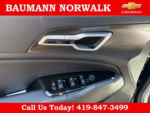 Used 2025 Kia Sportage EX FWD image 15