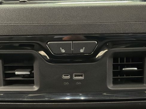 Used 2023 GMC Sierra 1500 AT4 w/ AT4 Premium Package AWD/4WD image 41