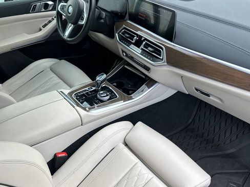 Used 2021 BMW X5 xDrive40i w/ M Sport Package AWD/4WD image 19