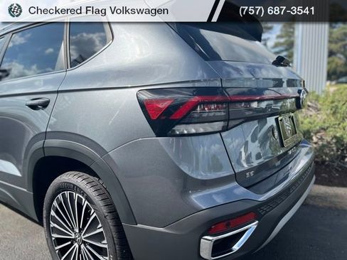 Used 2025 Volkswagen Taos SE image 9