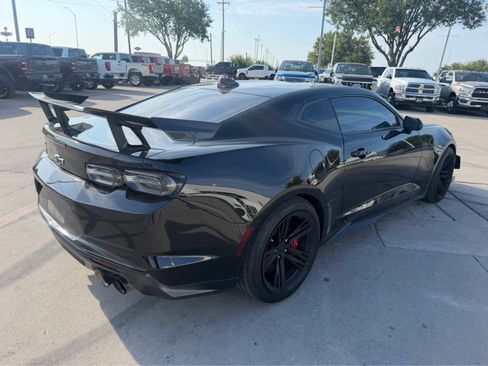 Used 2021 Chevrolet Camaro ZL1 RWD image 4