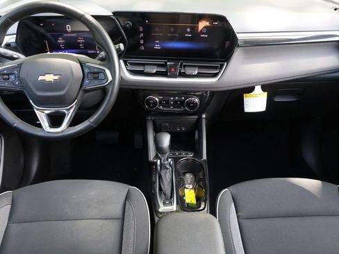 Used 2024 Chevrolet TrailBlazer LT w/ Convenience Package AWD/4WD image 17