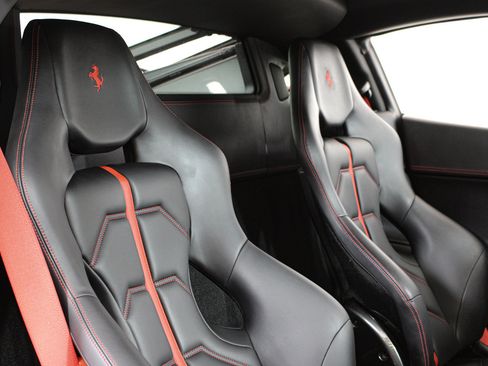 Used 2015 Ferrari 458 Italia Coupe RWD image 21