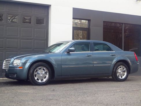 Used 2005 Chrysler 300 Touring image 1