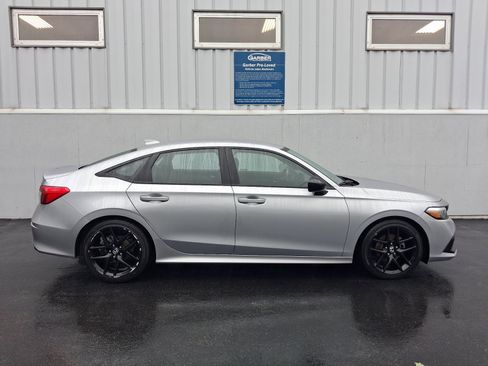 Used 2023 Honda Civic Sport image 9