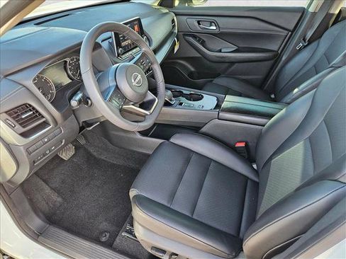 Used 2024 Nissan Rogue SV w/ SV Premium Package image 8