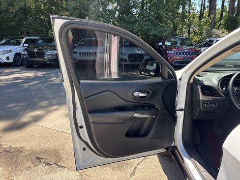 Used 2014 Jeep Cherokee Limited AWD/4WD image 8