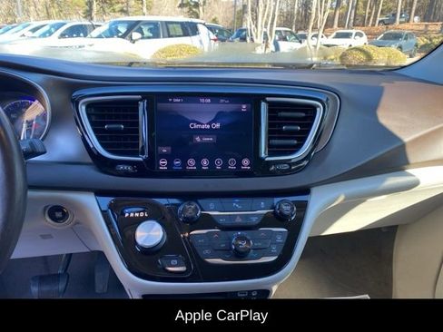 Used 2018 Chrysler Pacifica Touring-L Plus image 8