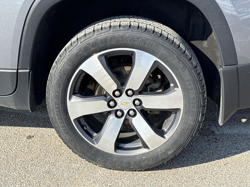 Used 2019 Chevrolet Traverse LT w/ LT Premium Package image 4