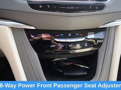 Used 2017 Cadillac XT5 Luxury w/ Driver Awareness Package FWD image 10