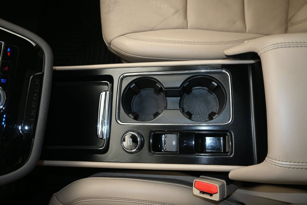 Used 2022 Lincoln Corsair Reserve w/ Equipment Group 201A FWD image 19
