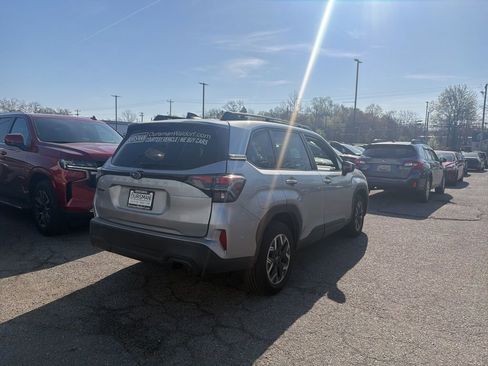 Used 2026 Subaru Forester Premium image 3