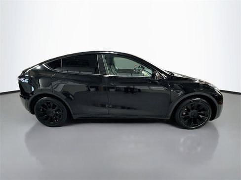 Used 2021 Tesla Model Y Long Range image 5