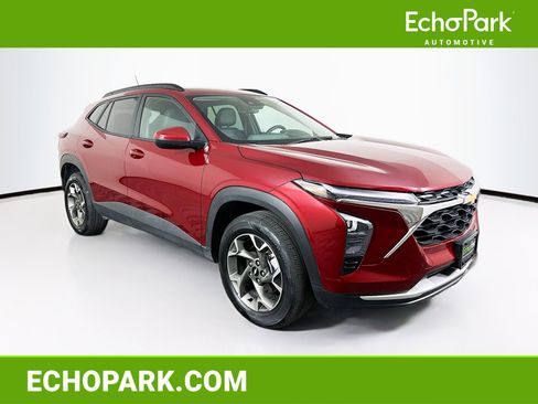 Used 2025 Chevrolet Trax LT w/ LT Convenience Package image 1