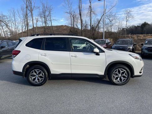 Used 2023 Subaru Forester Premium image 30