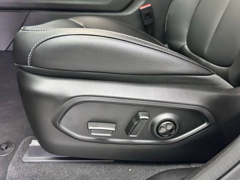 New 2025 Jeep Grand Cherokee Limited w/ Trailer Tow Package image 17