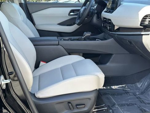 Certified 2025 Nissan Rogue SL w/ SL Premium Package AWD/4WD image 15