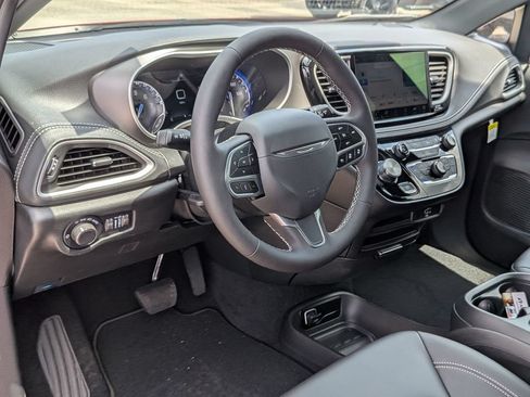 New 2027 Chrysler Pacifica Select w/ Family Tech Group FWD image 34