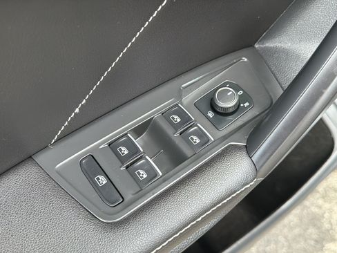 Used 2024 Volkswagen Tiguan SE R-Line w/ MDO Package, Two-Row AWD/4WD image 12