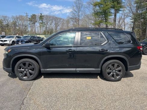 Used 2023 Honda Pilot Sport image 2