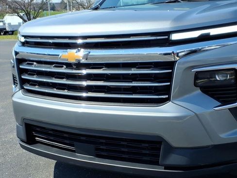 Used 2024 Chevrolet Traverse LT image 33