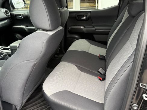 Certified 2021 Toyota Tacoma TRD Off-Road image 14