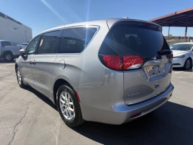 Used 2021 Chrysler Voyager LX FWD image 5