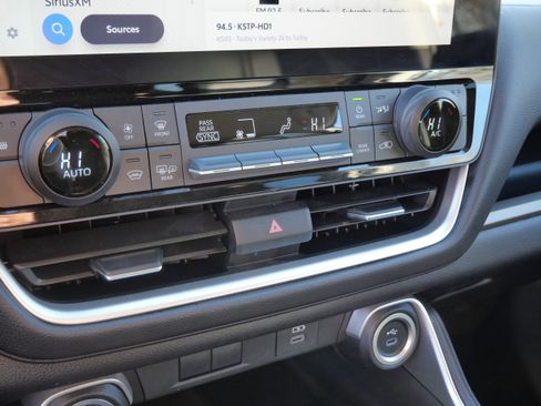 Certified 2025 Toyota Grand Highlander FWD image 24