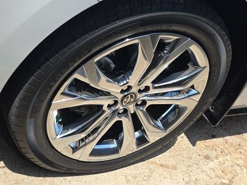 Used 2023 Toyota Sienna Platinum FWD image 10