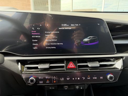 Used 2024 Kia Niro EX w/ EX Cold Weather Package image 22