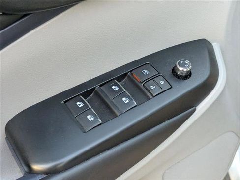 Used 2018 Toyota Highlander Limited Platinum image 12