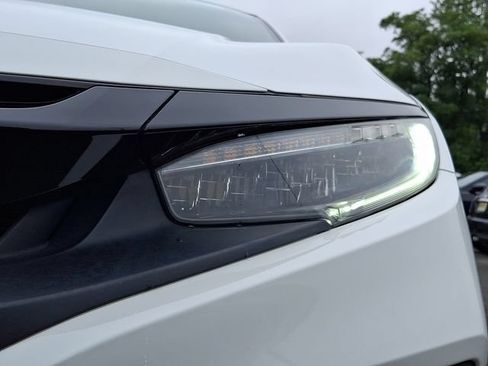 Used 2019 Honda Civic Touring image 9