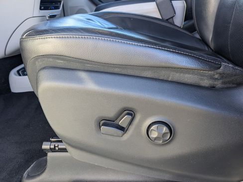 Used 2018 Chrysler Pacifica Touring-L Plus image 30